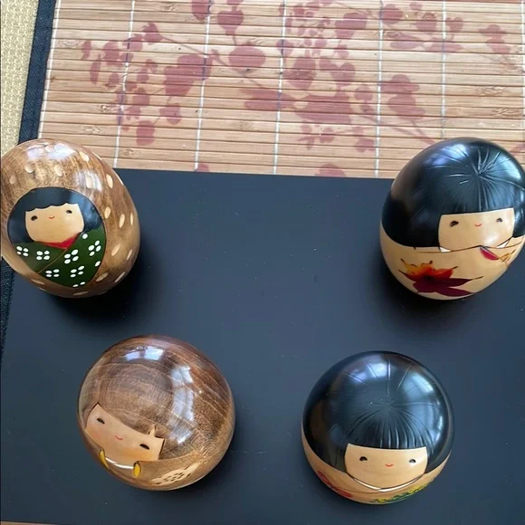 Handcrafted Wooden Kokeshi Dolls Set - The four seasons with stand. - Picture 9 of 16